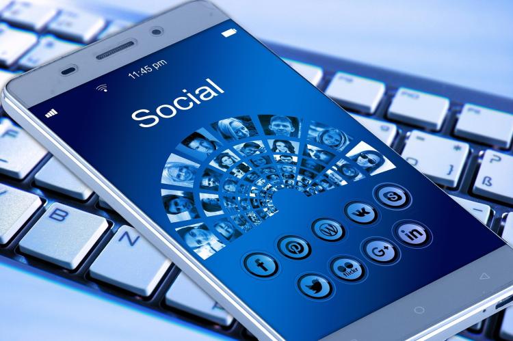 Quelle liberté dans un monde numérique régenté par les réseaux sociaux ?